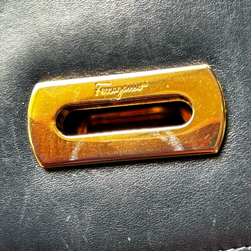 Vintage Salvatore FERRAGAMO navy blue leather crossbody clutch gold chain strap. - Picture 8 of 16